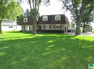 511 Country Club Rd, Sheldon, IA 51201