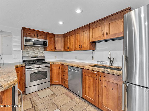 5th image of 2025 Canyons Resort Dr APT D6