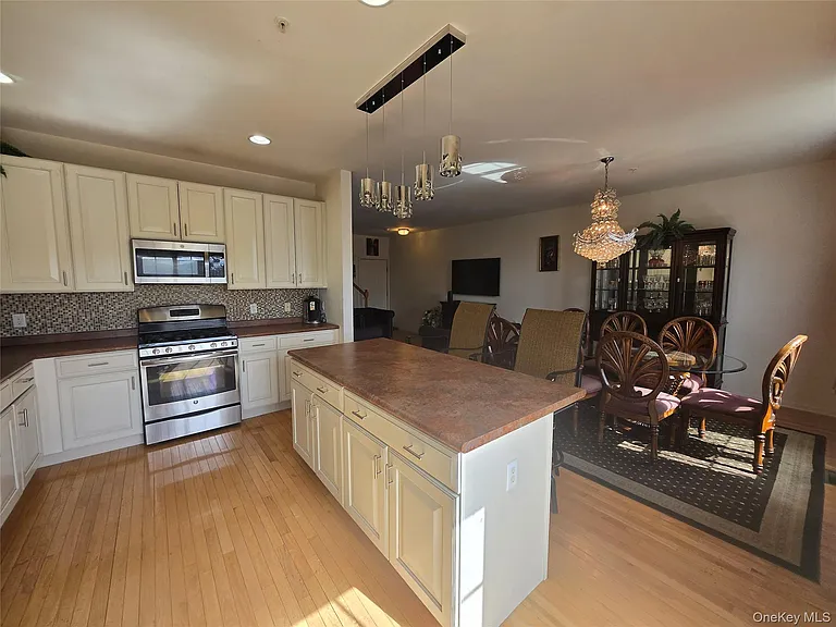 913 Hawthorn Way — Photo 11