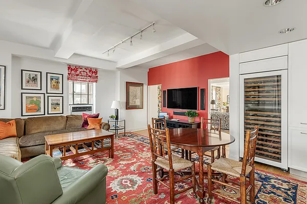 Sold by Compass | media 7