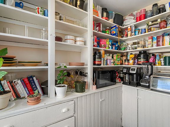 5th image of 19 Pleasant St #195-3