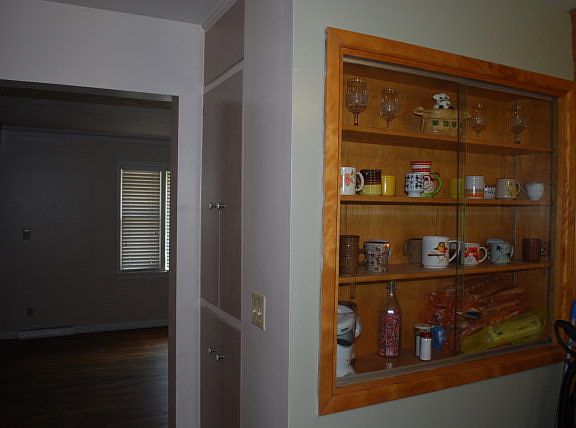 5th image of 809 N Skyline Dr