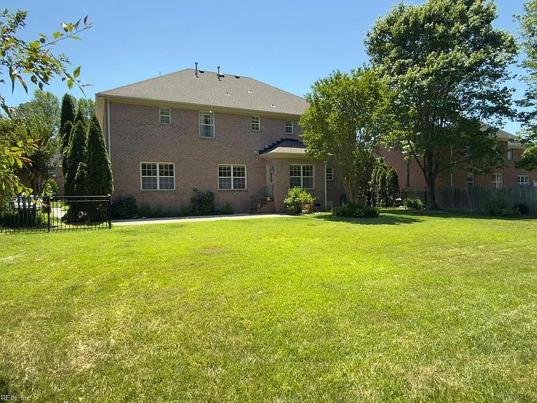 138 Greengable Way — Photo 46