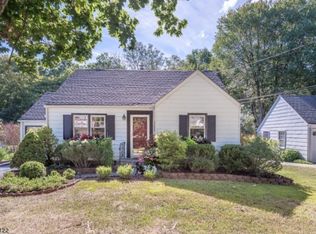 11 Far Hills Ave, Far Hills, NJ 07931