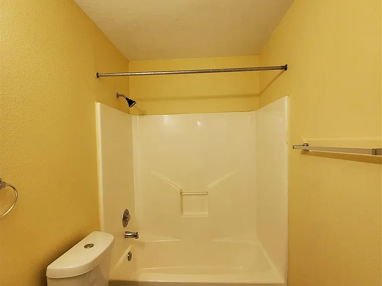 1413 Bridle Path — Photo 18