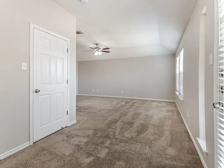 6902 Graham Dr — Photo 12