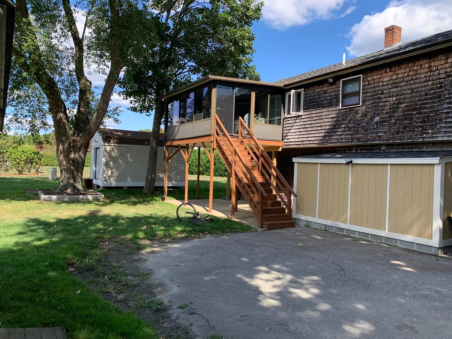 6 bed, 2340 sqft, $5,550 — Photo 3