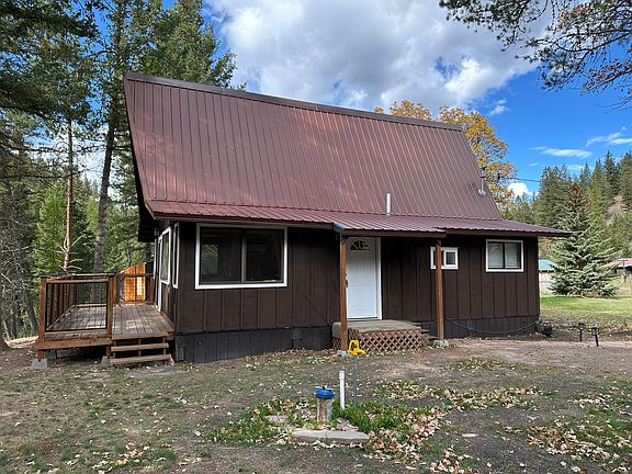 Entry-Deck faces creek.