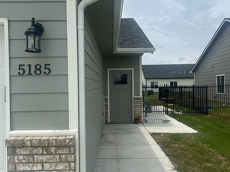 5183 N Cypress St — Photo 16