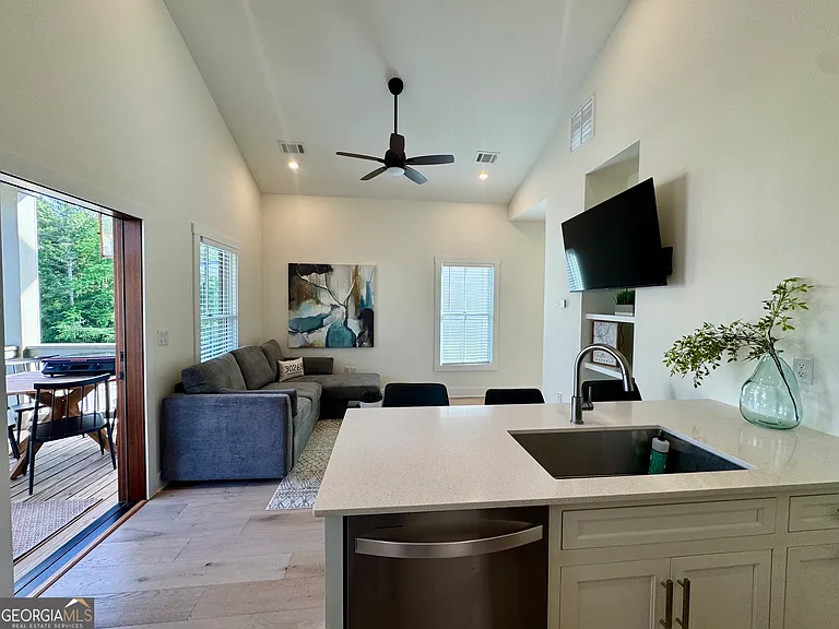 3037 State St — Photo 13