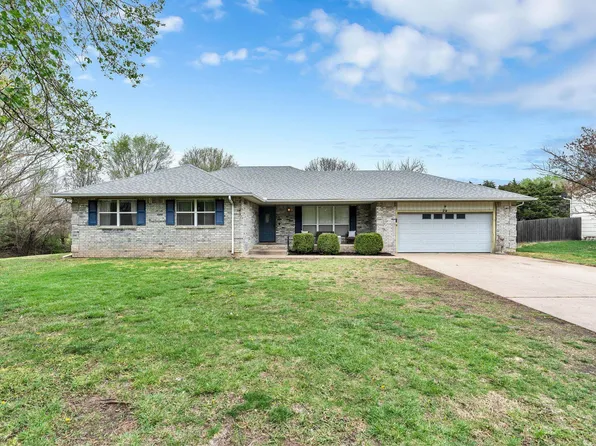 24 E Huntington Rd, Augusta, KS 67010