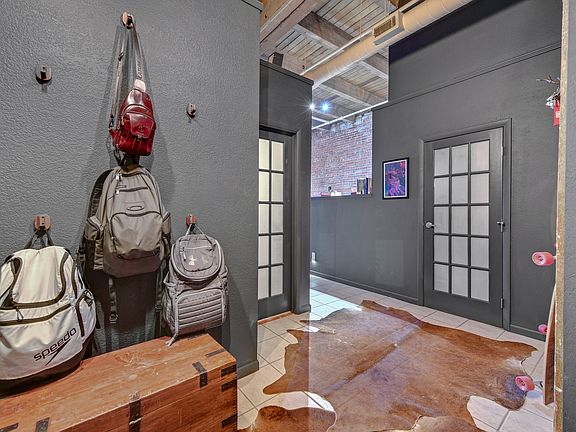 3rd image of 306 W 7th St APT 204
