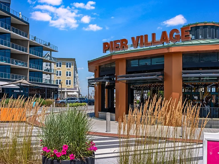 Pier Village Apartments — Photo 63