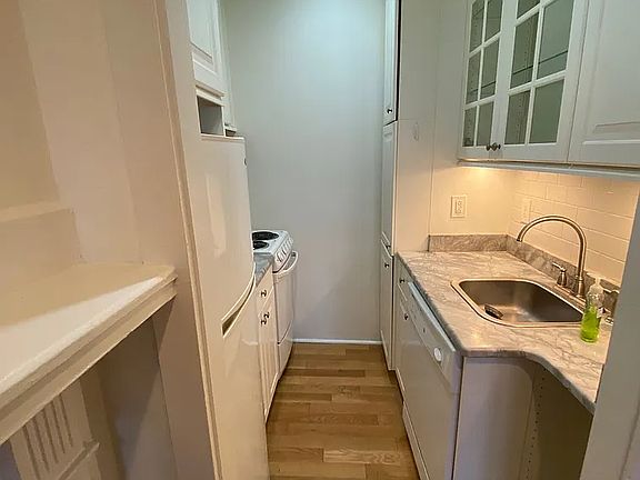 4th image of 458 Beacon St APT 1