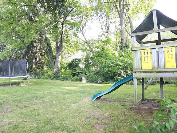 3rd image of 1734 Helen Ave