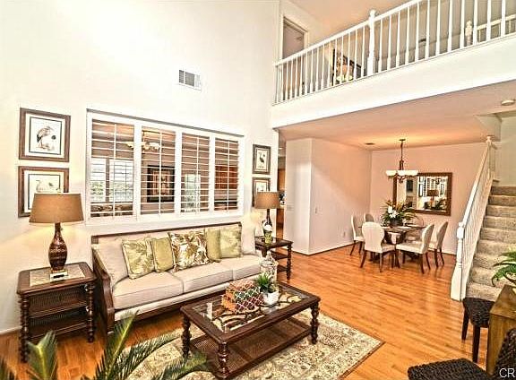 High Ceiling open floor Living room