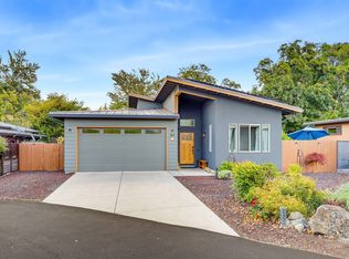 819 Briggs Ln, Ashland, OR 97520