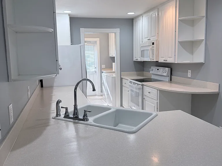 1650 Napoli Dr — Photo 10