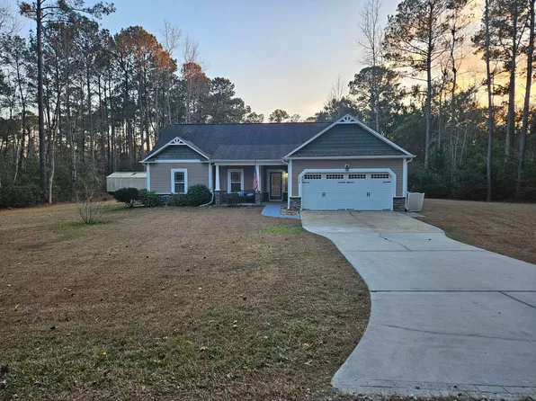 176 Scuba Dr, Sneads Ferry, NC 28460