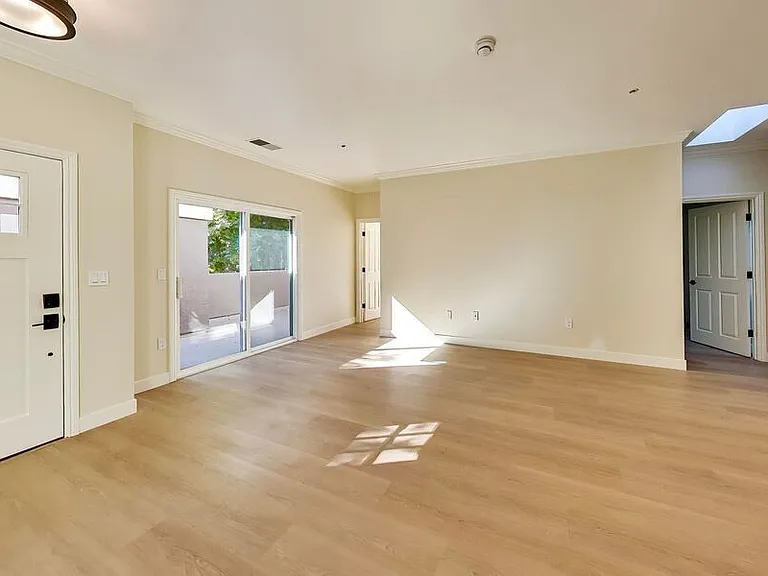 568 Glenwood Ave #1 — Photo 6
