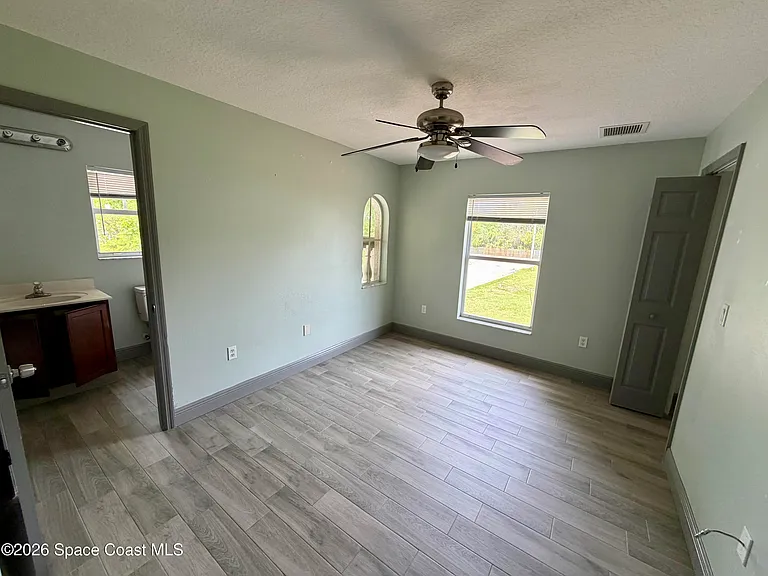 915 Twisting Branch Ct — Photo 17