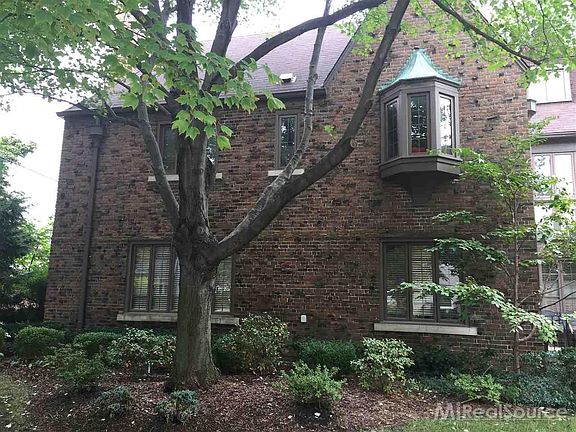 4th image of 17605 Maumee Ave #6