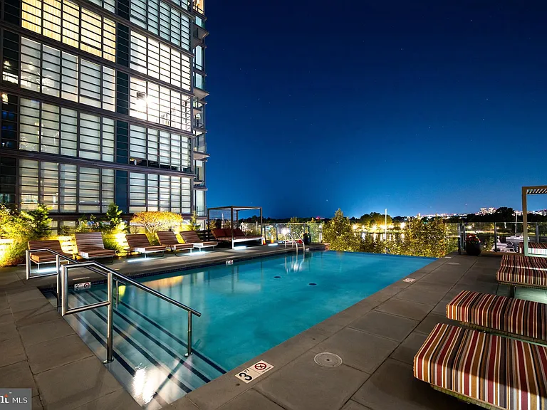 45 Sutton Sq SW #601 — Photo 12