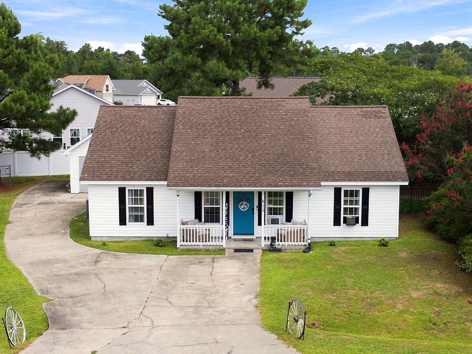 1st image of 815 Esther Ct.