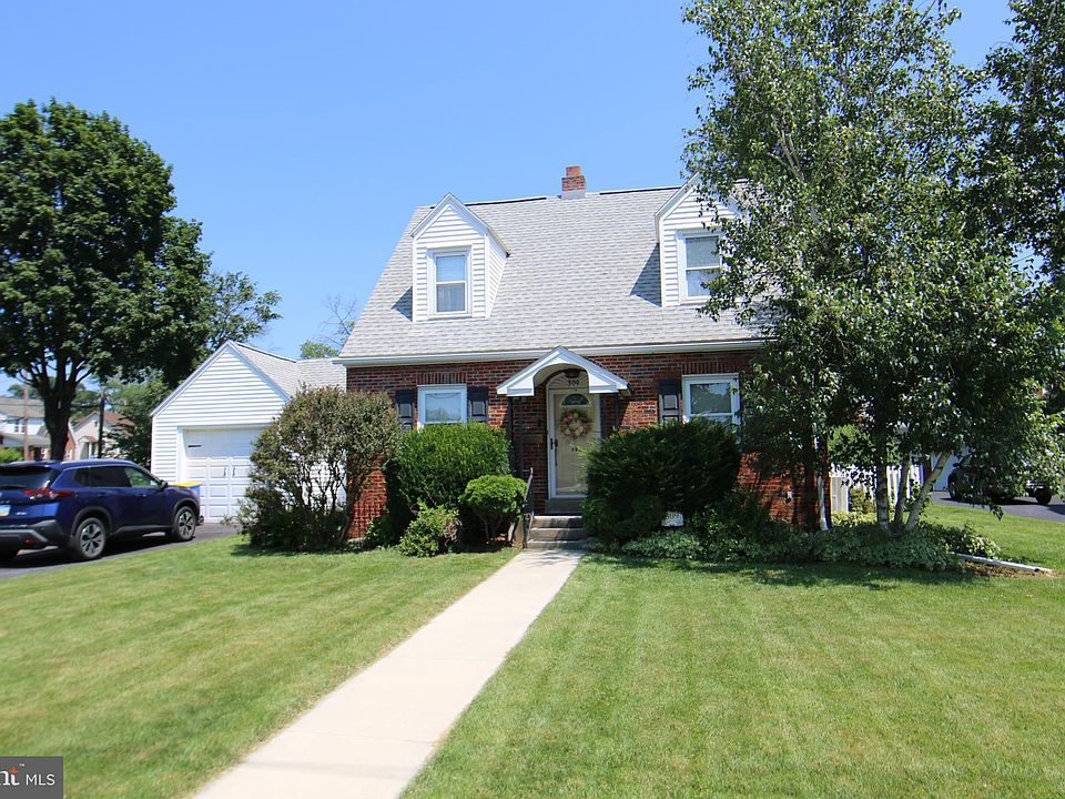 2nd image of 309 E Emaus St