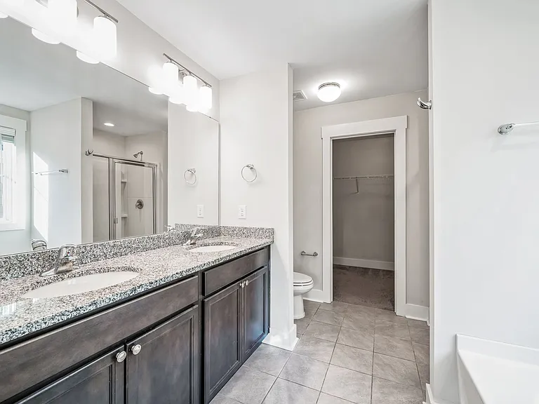 210 Ilderton St — Photo 22