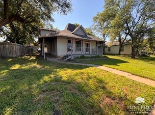308 S B St, Herington, KS 67449