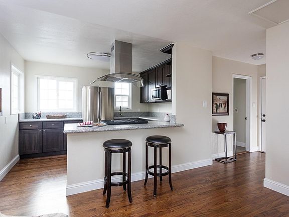 4th image of 804 Cypress Ave