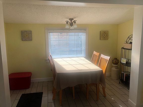 5th image of 409 Curtin St