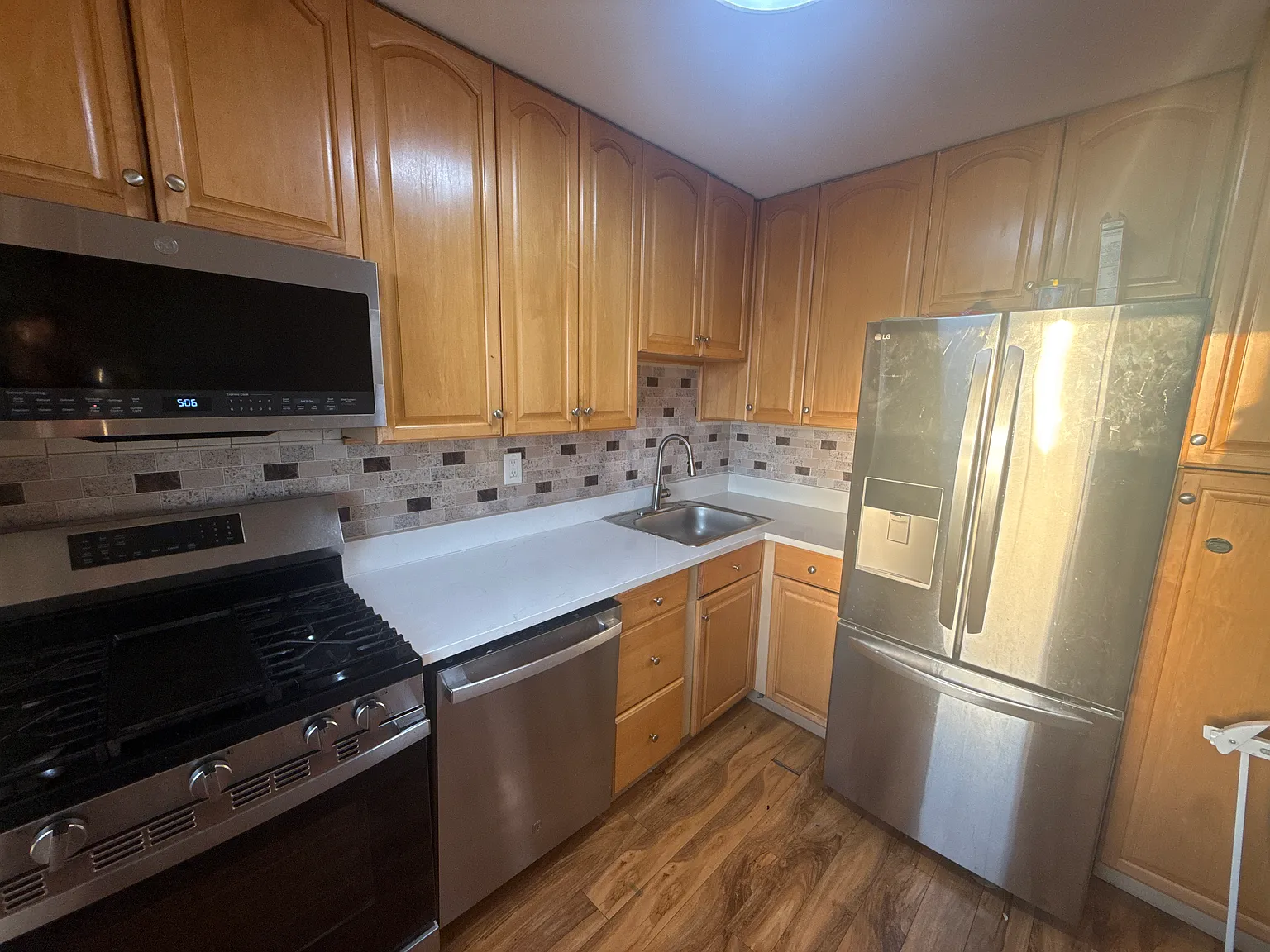 2 bed, 875 sqft, $2,650 — Photo 2