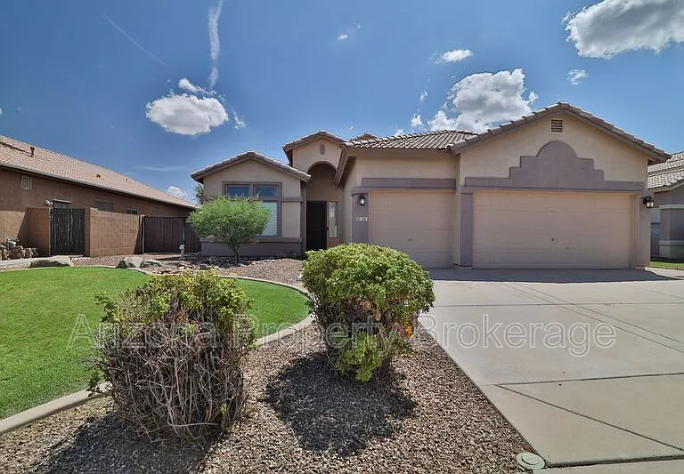 715 E Orchid Ln — Photo 4