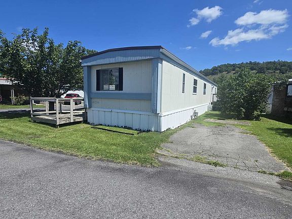 3rd image of 123 Brookwood Dr #40