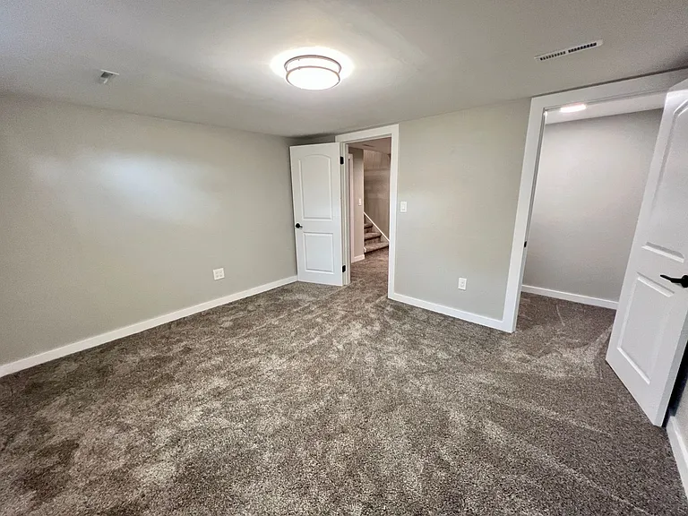 2539 Howard Ave — Photo 23