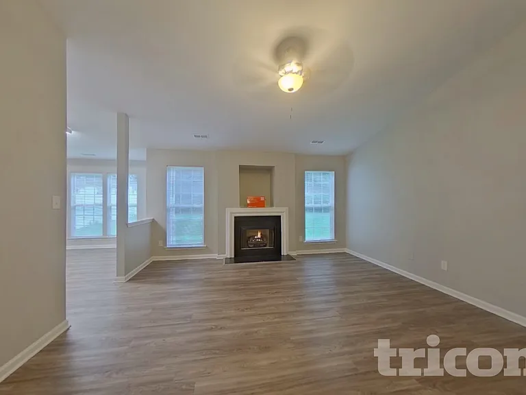1816 Oakdale Green Dr — Photo 3