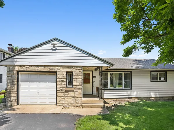 421 E South St, Peotone, IL 60468
