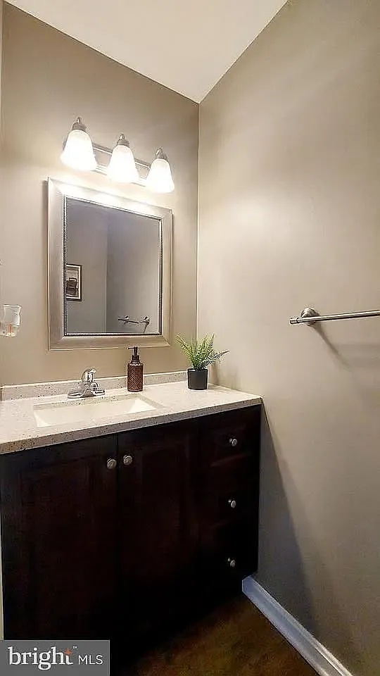 3 bed, 1366 sqft, $3,195 — Photo 2
