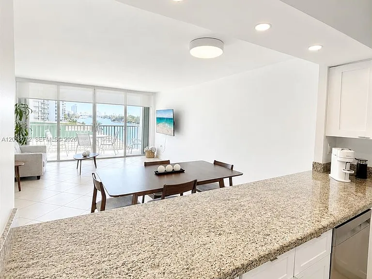 5838 Collins Ave #5G — Photo 6