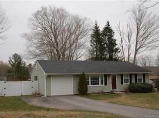 4 Thompson St, Ledyard, CT 06339