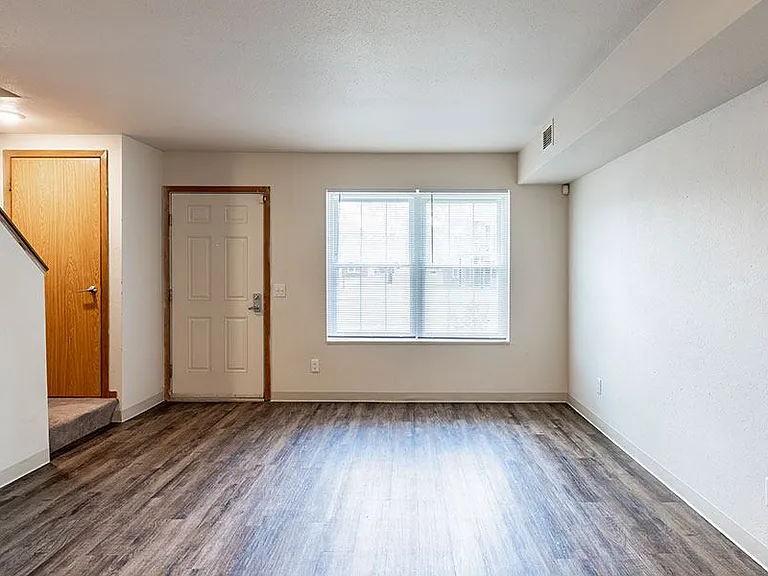 3622 Hess Ave — Photo 3
