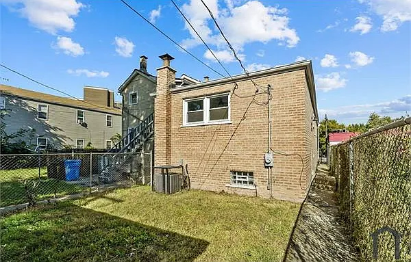 3 bed, 930 sqft, $1,500 — Photo 2