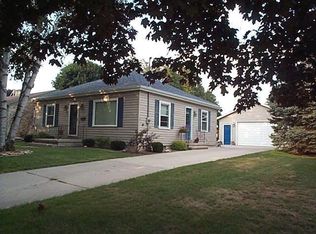 941 N 23rd St, Manitowoc, WI 54220