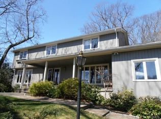 9 Maple Ridge Rd, Trumbull, CT 06611