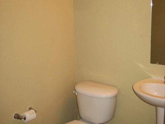 3rd image of 6421 Meadow Way Ln