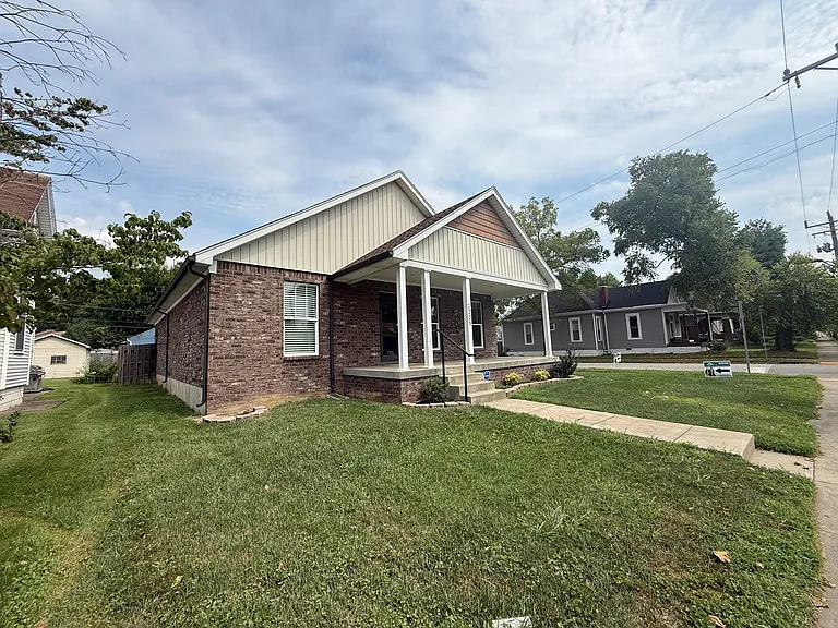 2225 E Spring St — Photo 2