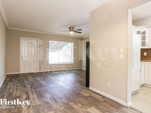 5th image of 1078 NE 157th St
