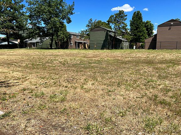 4th image of 2549 E Barnett Rd